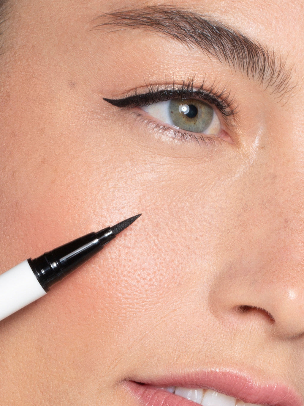 Clean Line Liquid Liner - Smart Routine Choice
